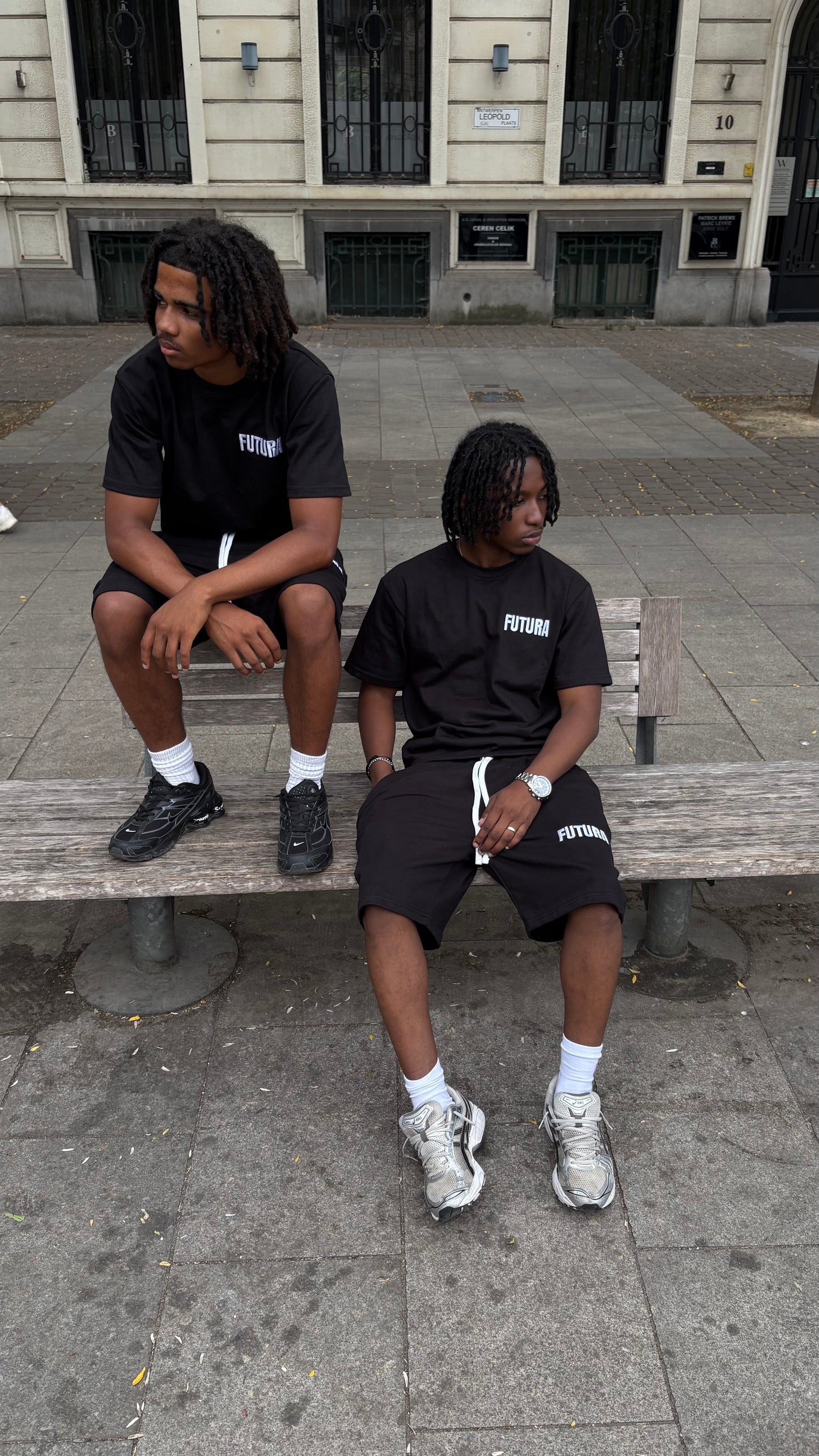 futura short "black"