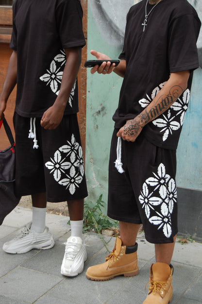 BROKEN BLOSSOM SHORT - BLACK