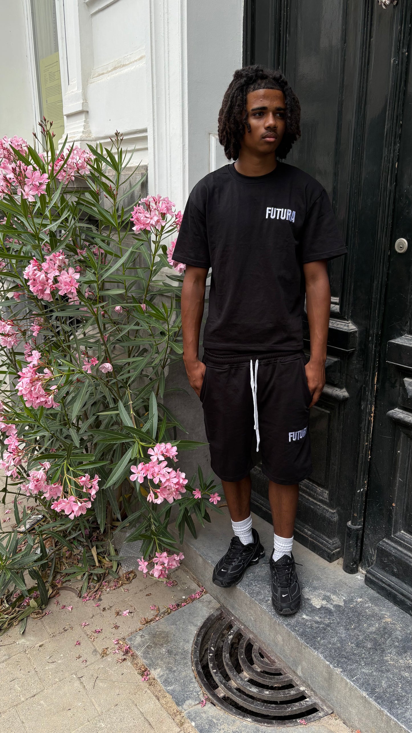 futura short "black"