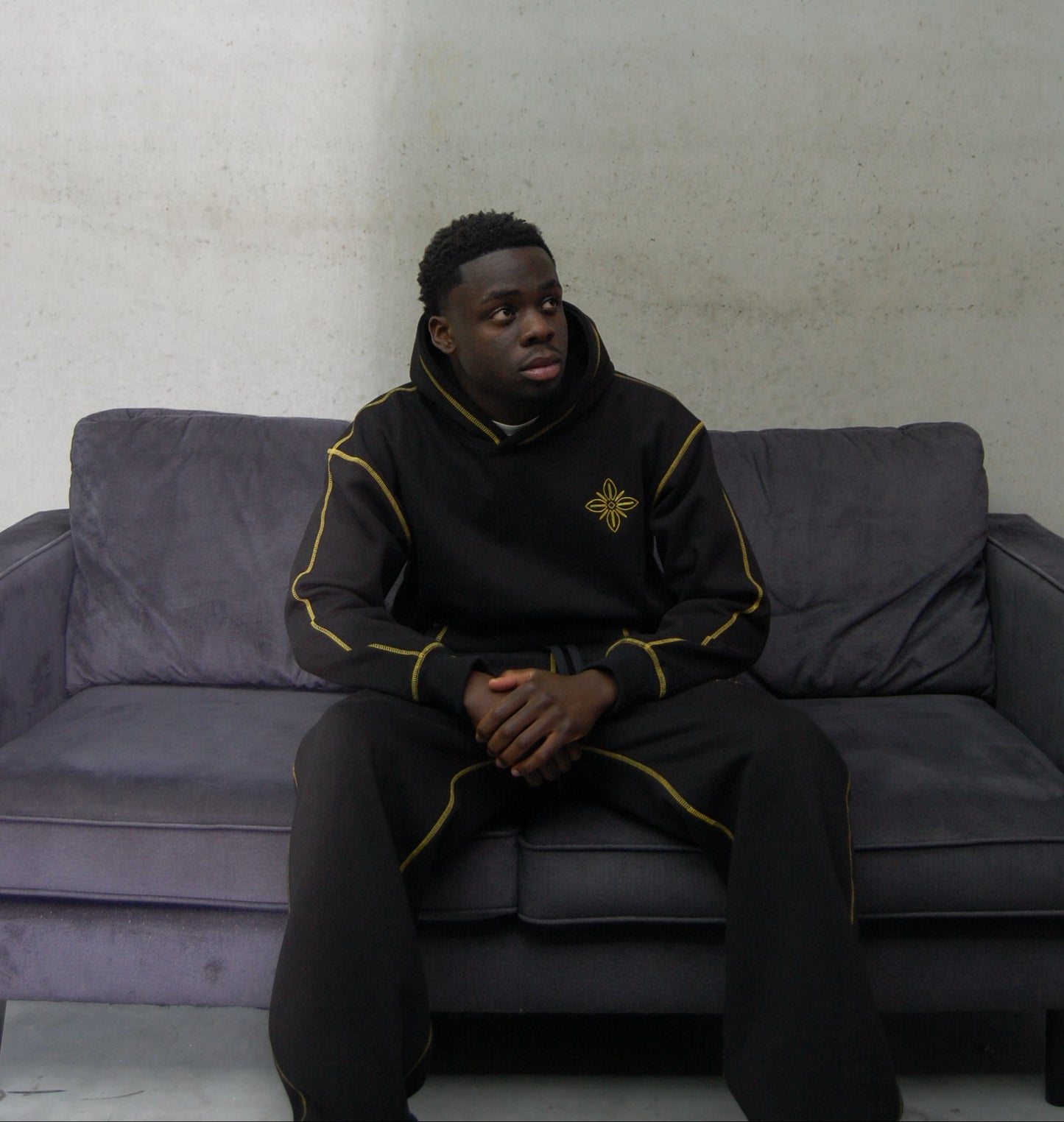 OUTLINED JOGGER - BLACK
