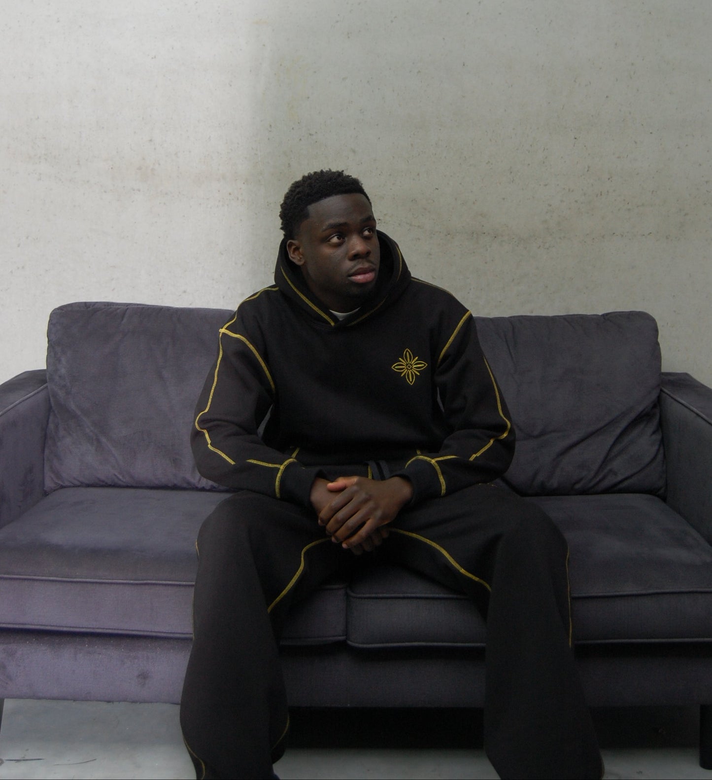 Outline hoodie black